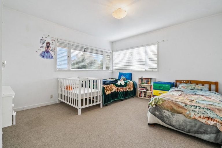 Photo of property in 27 Walpole Avenue, Hillpark, Auckland, 2102
