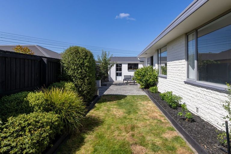 Photo of property in 2/126a Middlepark Road, Sockburn, Christchurch, 8042