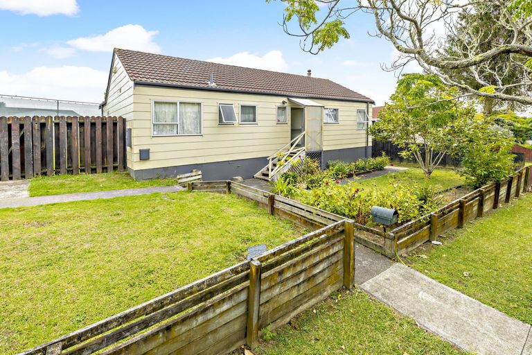 Photo of property in 17 Trounson Avenue, Clendon Park, Auckland, 2103