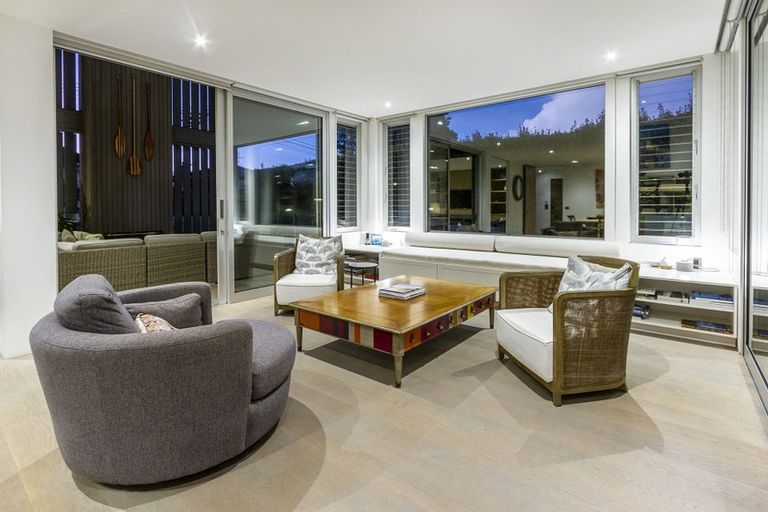 Photo of property in 21 Ocean View Road, Milford, Auckland, 0620