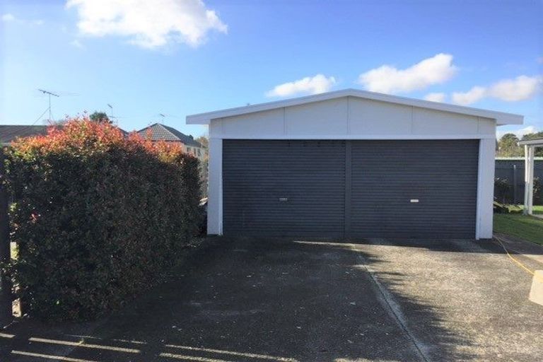 Photo of property in 22 Gossamer Drive, Pakuranga Heights, Auckland, 2010