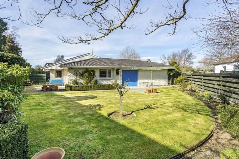 Photo of property in 16 Stormont Place, Avonhead, Christchurch, 8042