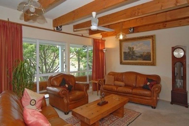 Photo of property in 55 Oak Road, Poraiti, Napier, 4112