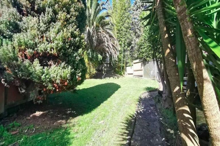 Photo of property in 21 Raelene Place, Massey, Auckland, 0614