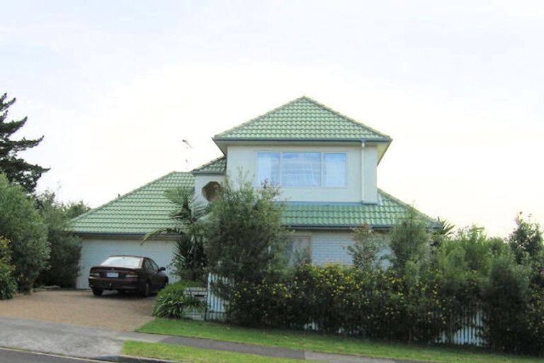 Photo of property in 2 Solana Court, Botany Downs, Auckland, 2010