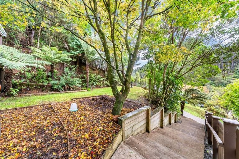 Photo of property in 32 Elmslie Road, Pinehaven, Upper Hutt, 5019