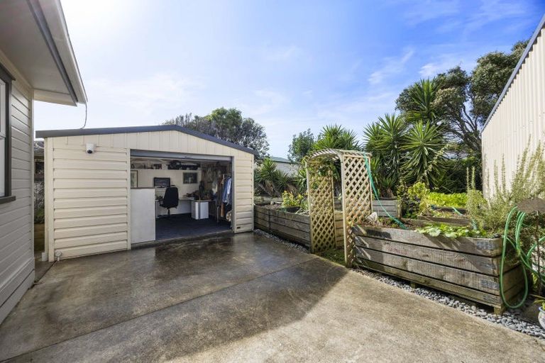 Photo of property in 11 Second Avenue, Glenbrook, Waiuku, 2681