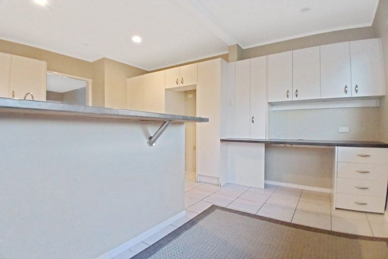 Photo of property in 36 James Evans Drive, Northcote, Auckland, 0627