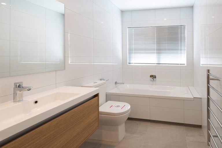 Photo of property in 9 Waituarua Drive, Takanini, 2112