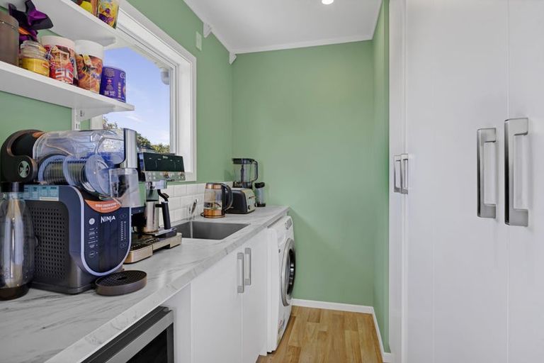 Photo of property in 6 Camellia Avenue, Bell Block, New Plymouth, 4312