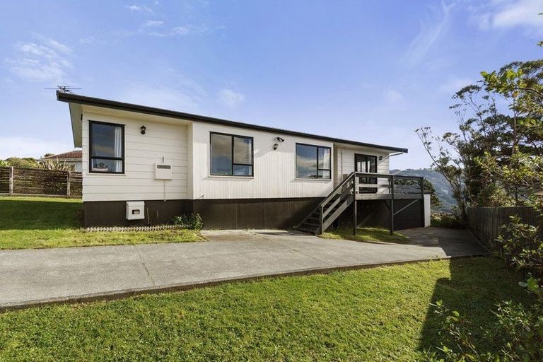 Photo of property in 23 Jasmine Grove, Maungaraki, Lower Hutt, 5010