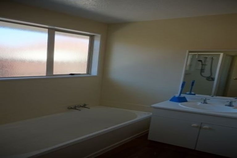 Photo of property in 3/2 Broadbent Street, Riccarton, Christchurch, 8041