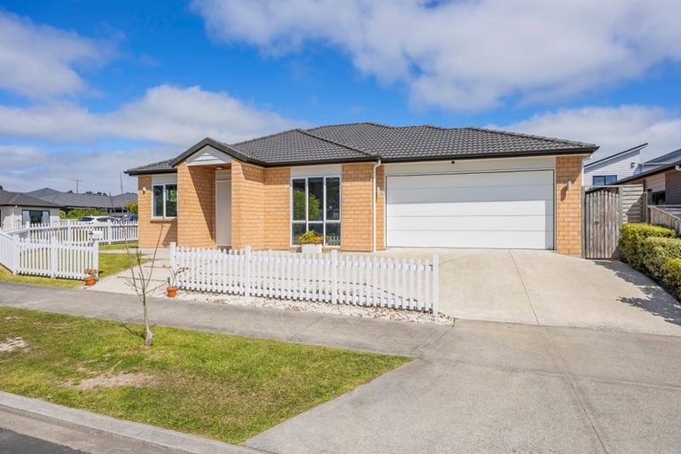 Photo of property in 3 Konoba Avenue, Kumeu, 0810
