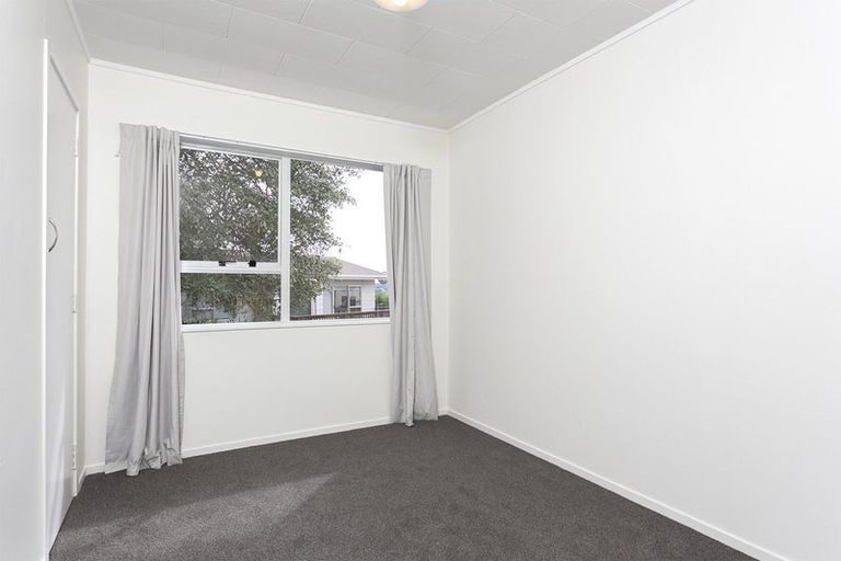 Photo of property in 90 Sunnyside Road, Sunnyvale, Auckland, 0612