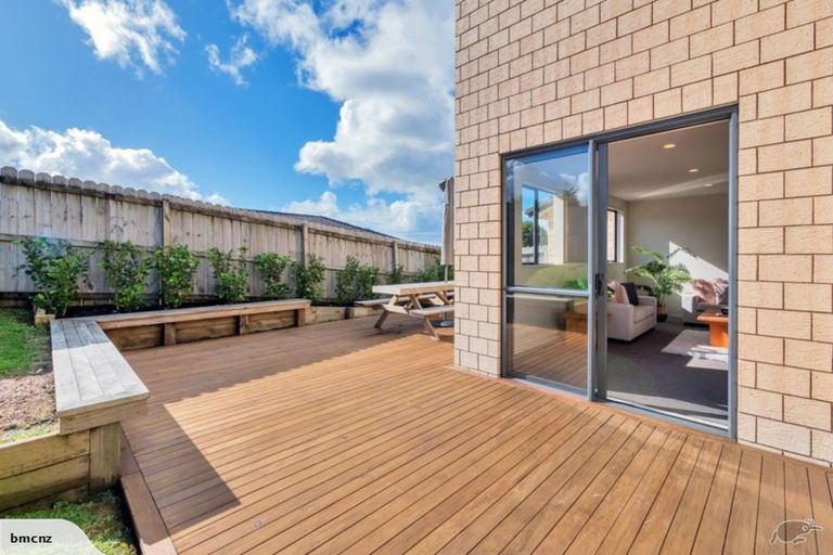 Photo of property in 33 Cityview Place, Massey, Auckland, 0614