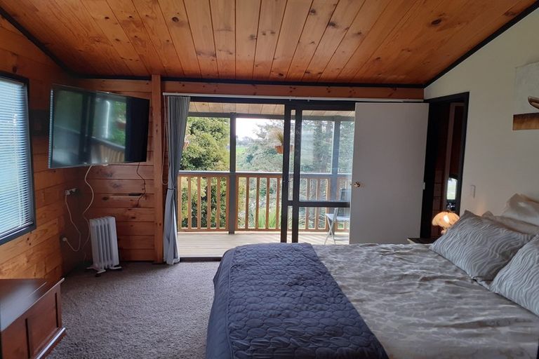 Photo of property in 8 Pararewa Drive, Whalers Gate, New Plymouth, 4310