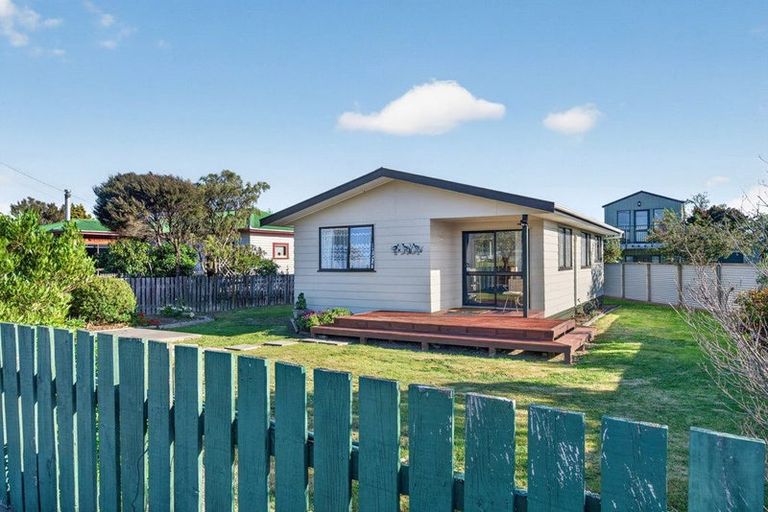 Photo of property in 74 New York Street, Martinborough, 5711