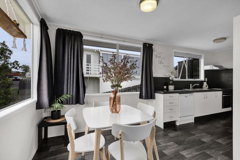 Photo of property in 9 Camellia Avenue, Bell Block, New Plymouth, 4312