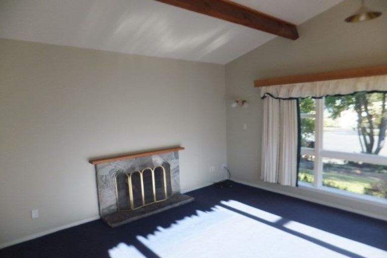 Photo of property in 109 Warren Crescent, Hillmorton, Christchurch, 8025