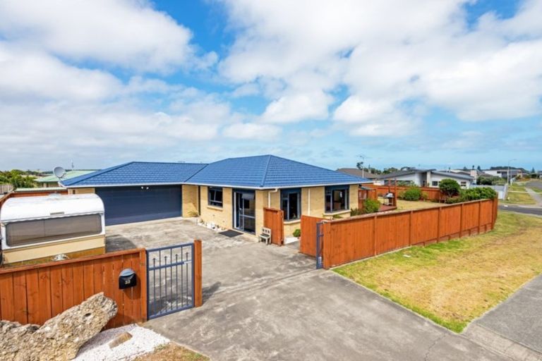 Photo of property in 32 Andrews Street, Foxton Beach, Foxton, 4815