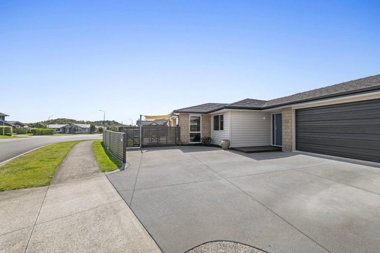 Photo of property in 2 Wentworth Lane, Waiwhakaiho, New Plymouth, 4312