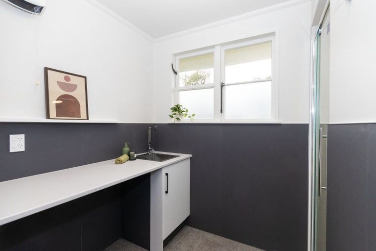 Photo of property in 95 Ruamahanga Crescent, Terrace End, Palmerston North, 4410
