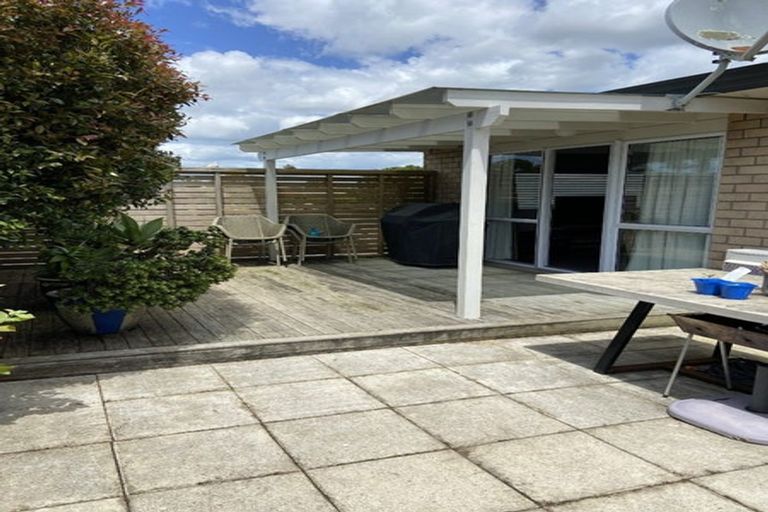 Photo of property in 118 Lakeside Drive, Orewa, 0931