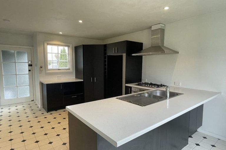 Photo of property in 37 Blighs Road, Strowan, Christchurch, 8052