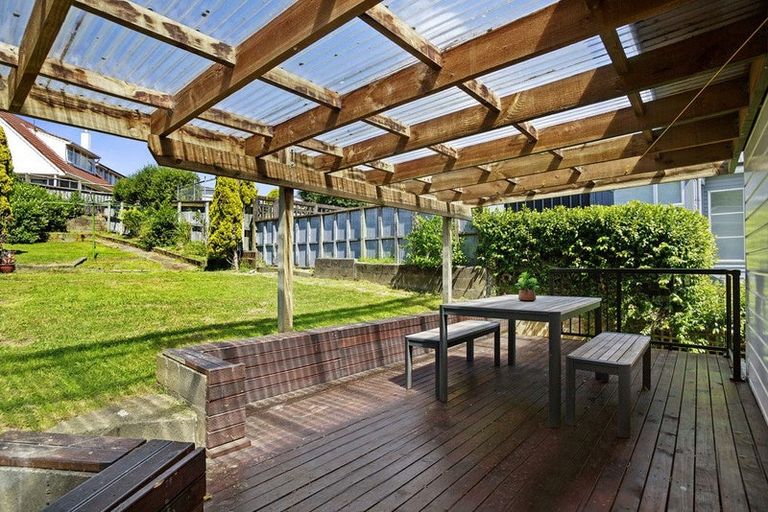 Photo of property in 32 Collins Avenue, Tawa, Wellington, 5028