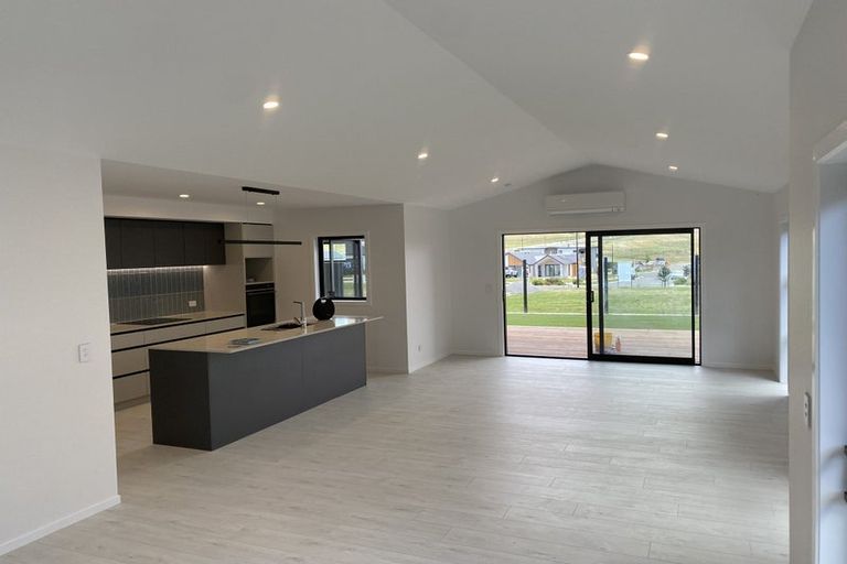 Photo of property in 14 Annie Aranui Drive, Poraiti, 4182