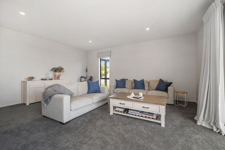 Photo of property in 124 Highland Drive, Acacia Bay, Taupo, 3385