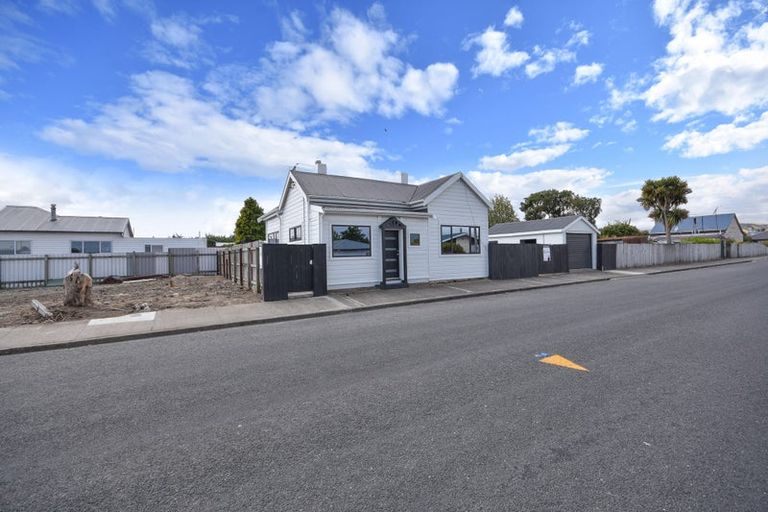 Photo of property in 4 Cross Street, Milton, 9220