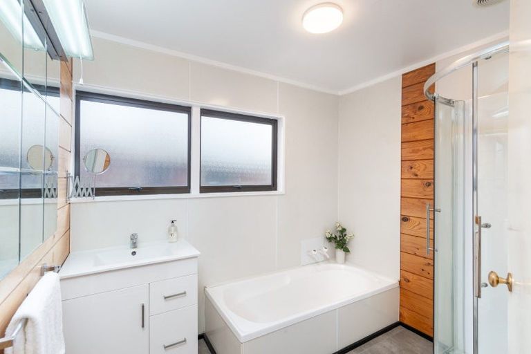 Photo of property in 60 Pasadena Crescent, Totara Park, Upper Hutt, 5018