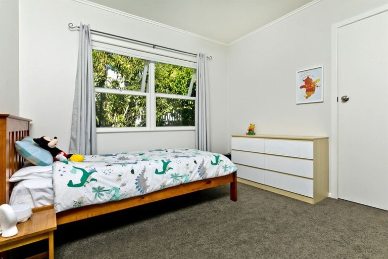 Photo of property in 38 Woodside Road, Massey, Auckland, 0614