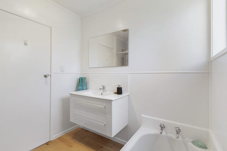 Photo of property in 69 Awaruku Road, Torbay, Auckland, 0630