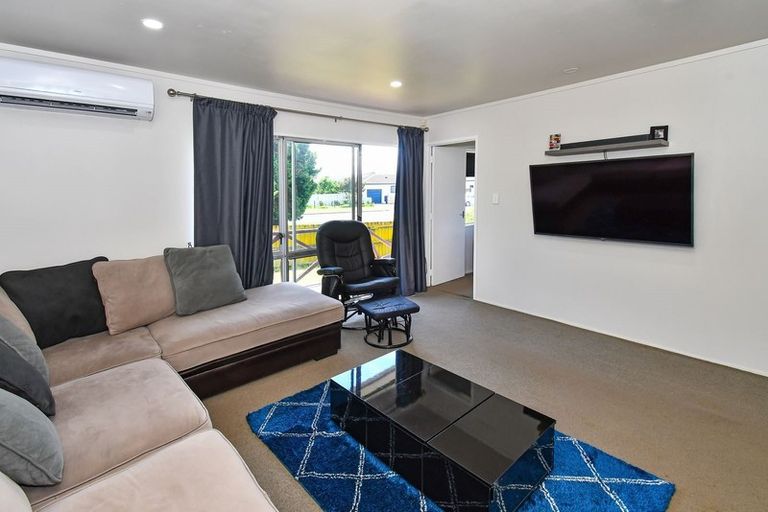 Photo of property in 2/60 Moncrieff Avenue, Clendon Park, Auckland, 2103