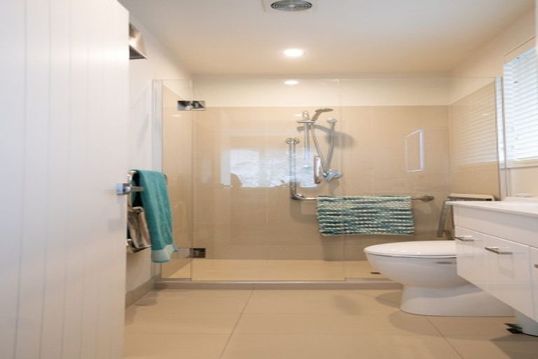 Photo of property in 4 The Rise, Mount Pleasant, Christchurch, 8081