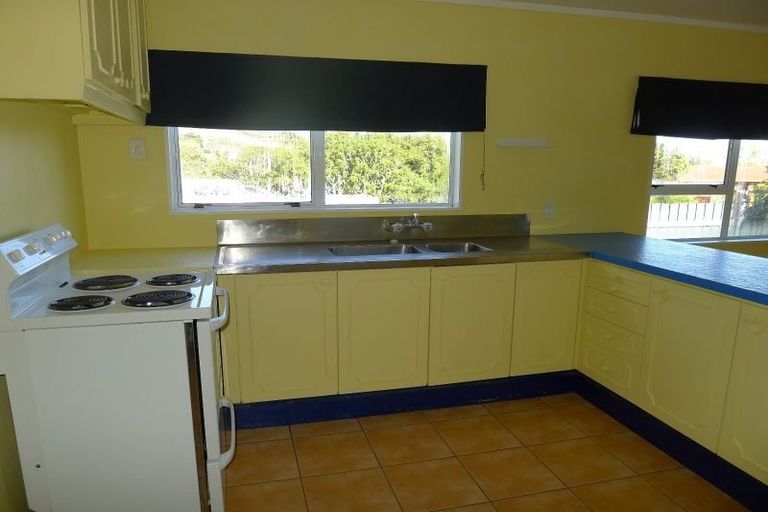 Photo of property in 2 Winara Avenue, Waikanae, 5036