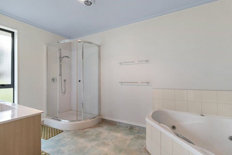 Photo of property in 800 Tuhikaramea Road, Ngahinapouri, Hamilton, 3290