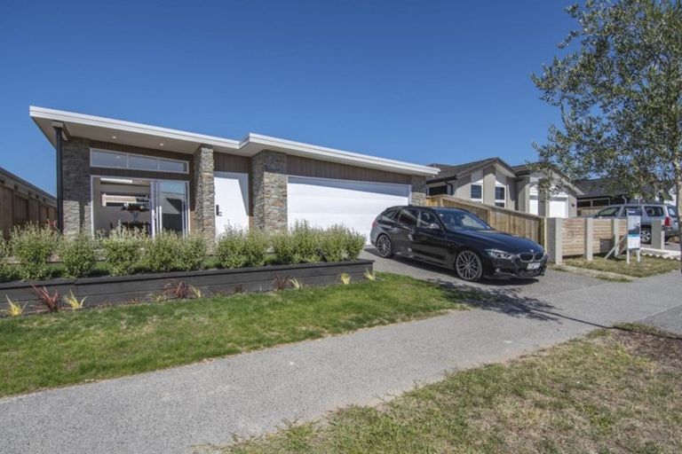 Photo of property in 37 Awatira Drive, Papamoa Beach, Papamoa, 3118