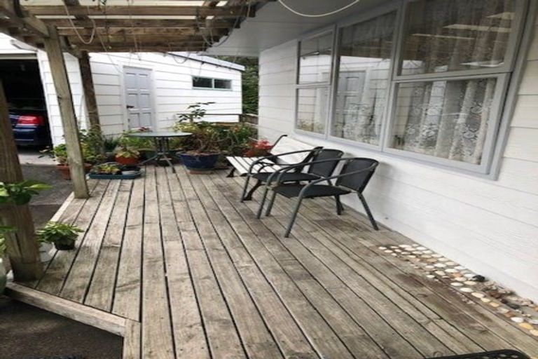 Photo of property in 33 West Harbour Drive, West Harbour, Auckland, 0618