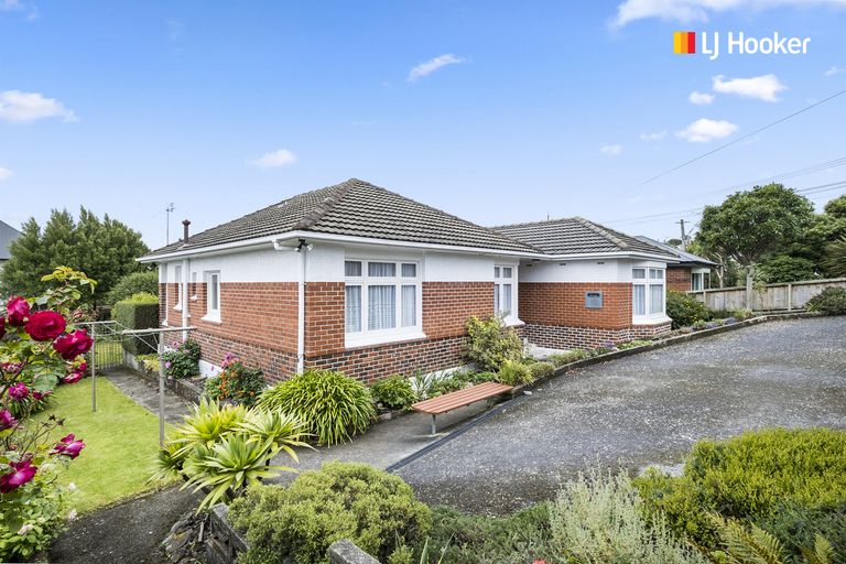 Photo of property in 105 Highcliff Road, Andersons Bay, Dunedin, 9013
