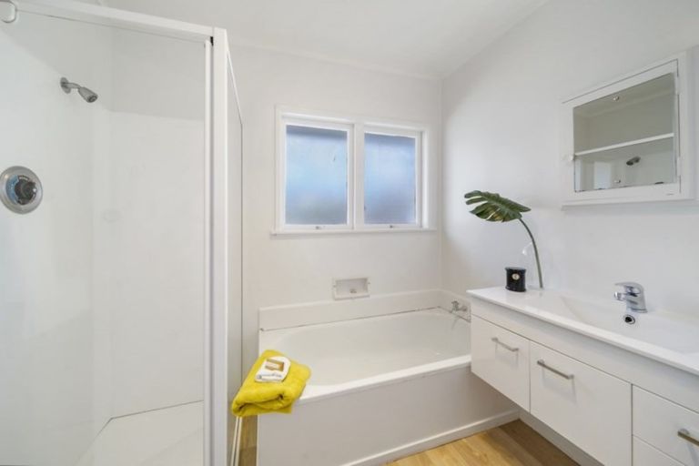 Photo of property in 2/22 Pooley Street, Pakuranga Heights, Auckland, 2010