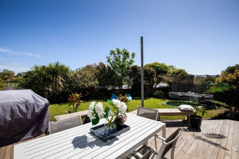 Photo of property in 10 Strandon Place, Strandon, New Plymouth, 4312