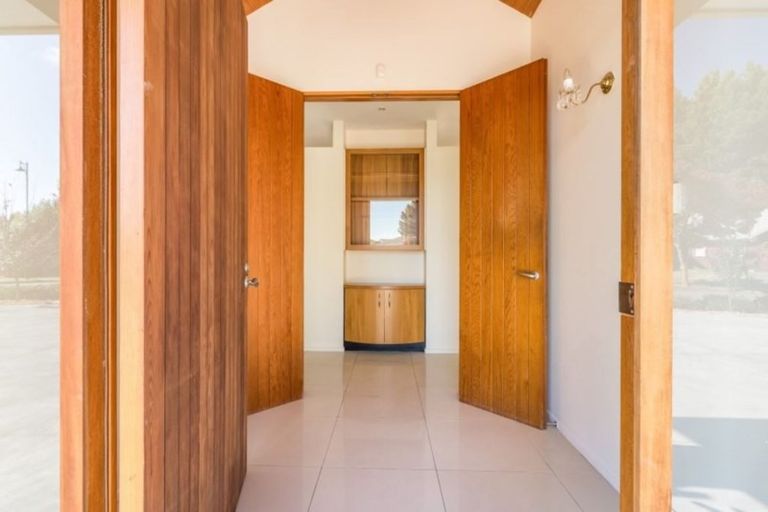 Photo of property in 20 Amoka Crescent, Parklands, Christchurch, 8083