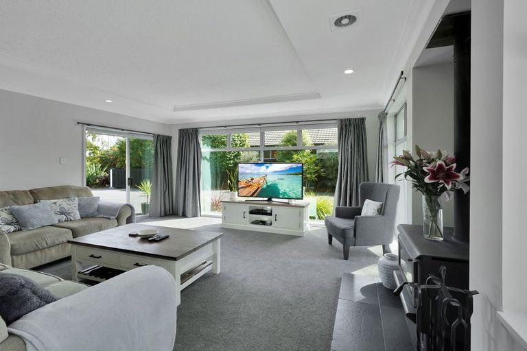 Photo of property in 6 Freebairn Street, Redwood, Christchurch, 8051