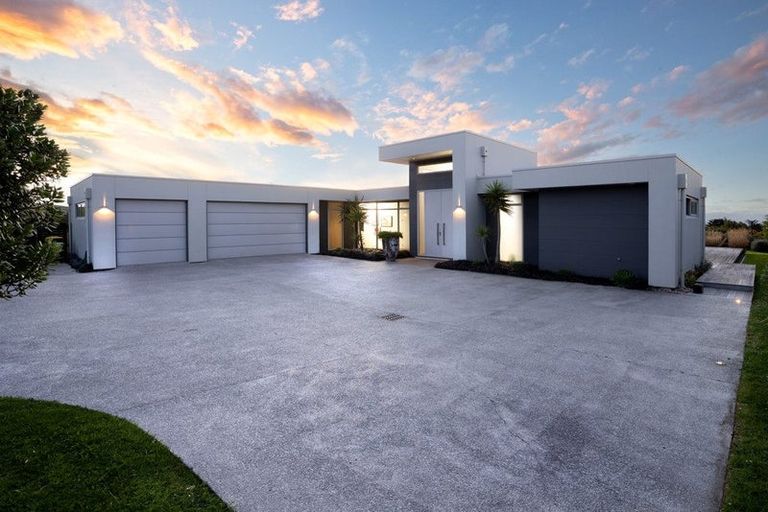 Photo of property in 2 Aglaia Place, Cracroft, Christchurch, 8022
