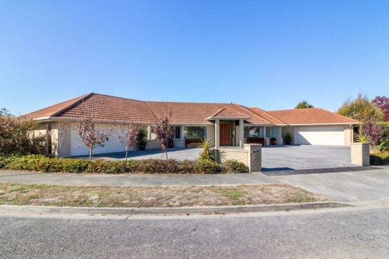 Photo of property in 20 Amoka Crescent, Parklands, Christchurch, 8083