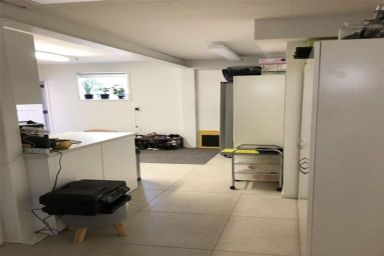 Photo of property in 23 Elsted Place, Goodwood Heights, Auckland, 2105