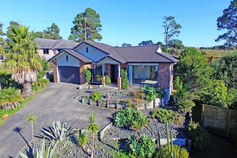 Photo of property in 45 Roberta Crescent, Orewa, 0931